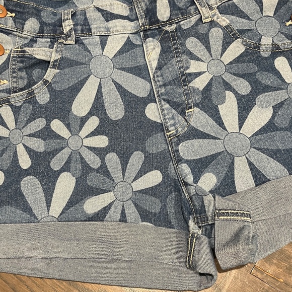 No Boundaries Jean Bib Shorts Daisy Size Medium (7-9) - Picture 5 of 8